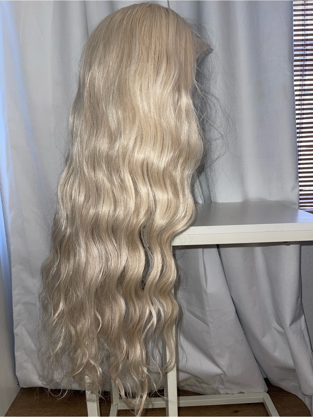 Long Wavy Platinum Blonde Lace Front Wig - New- synthetic- Beach Waves 30” #U